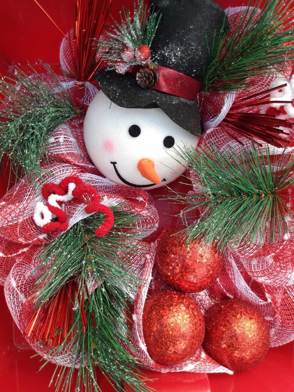 Festive Red Snowman Holiday Wreath - Home Holiday Decor